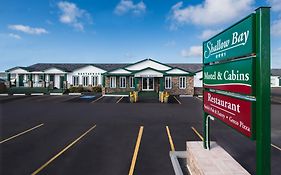 Shallow Bay Motel & Cabins Conference Centre